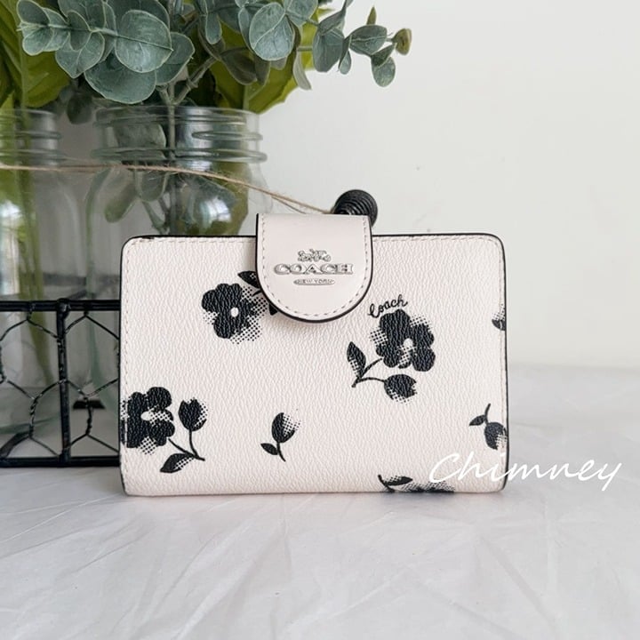NWT Coach Medium Corner Zip Wallet With Floral Print