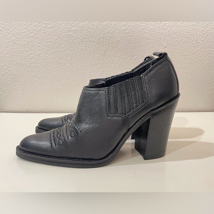 Sam & Libby Women's Brighton Western Leather Bootie Size 7.5