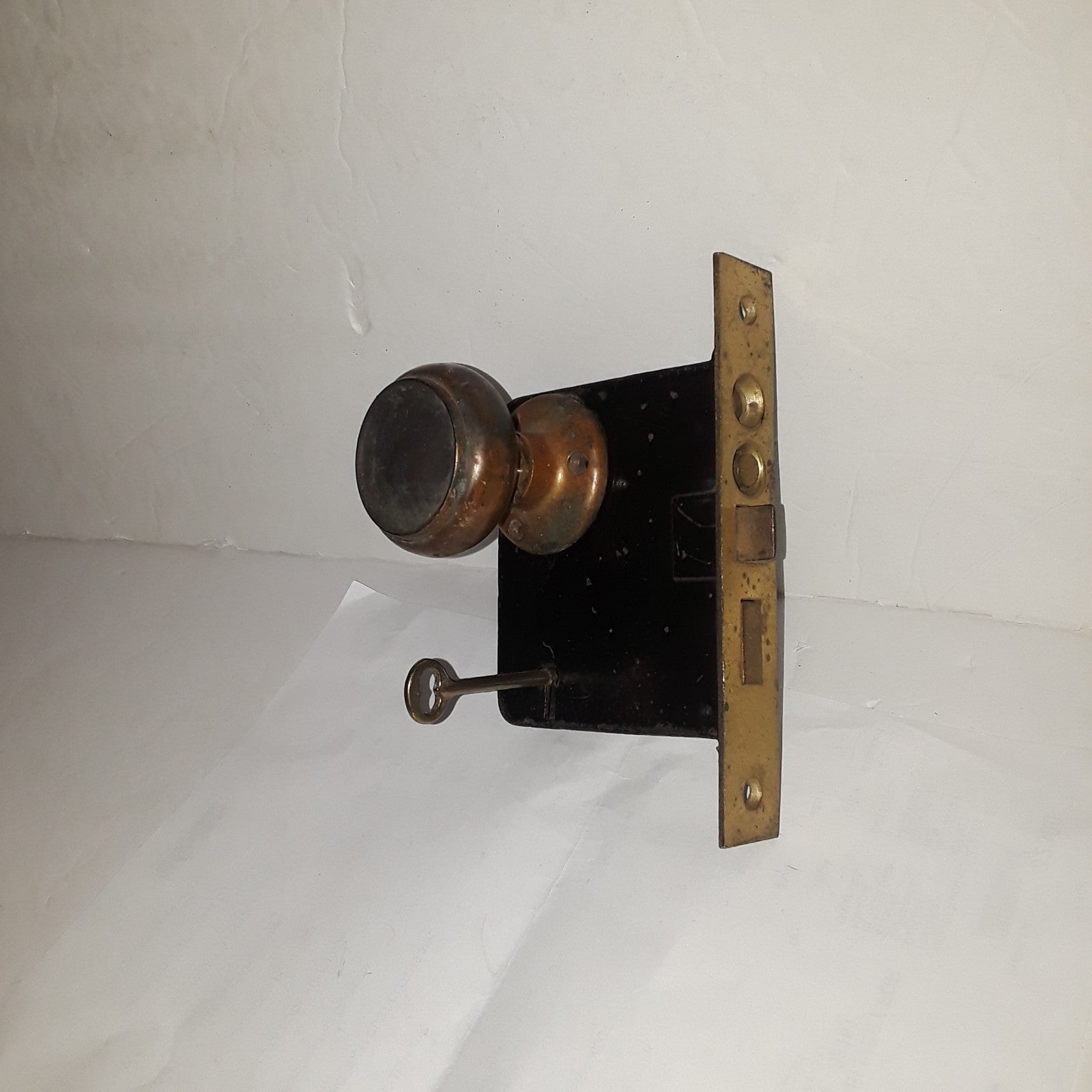RARE ANTIQUE MORTIS EXTERIOR BRASS DOOR LOCK ASSEMBLY W/ SKELETON KEY