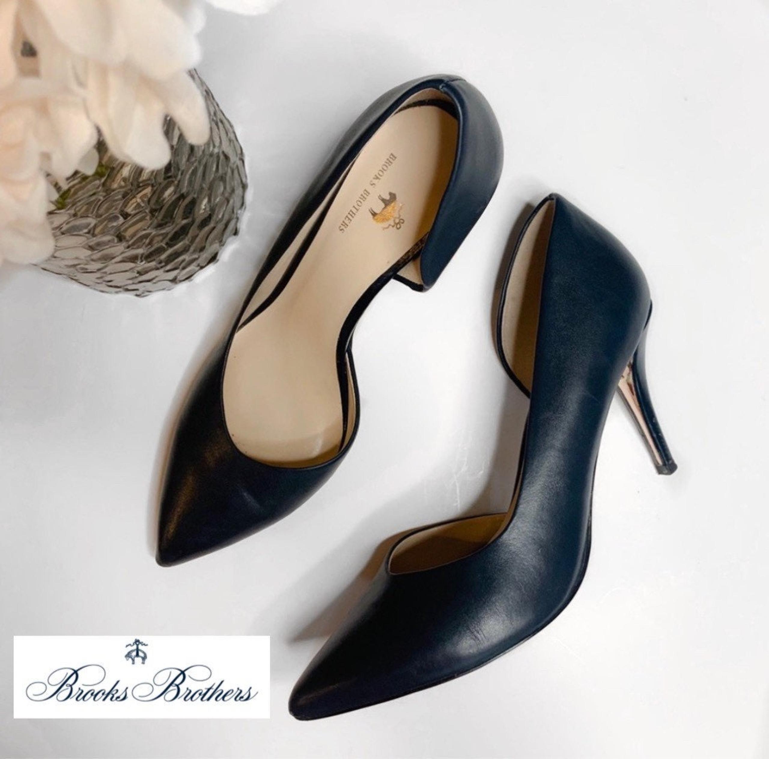 Brooks brothers navy pumps size 8.5
