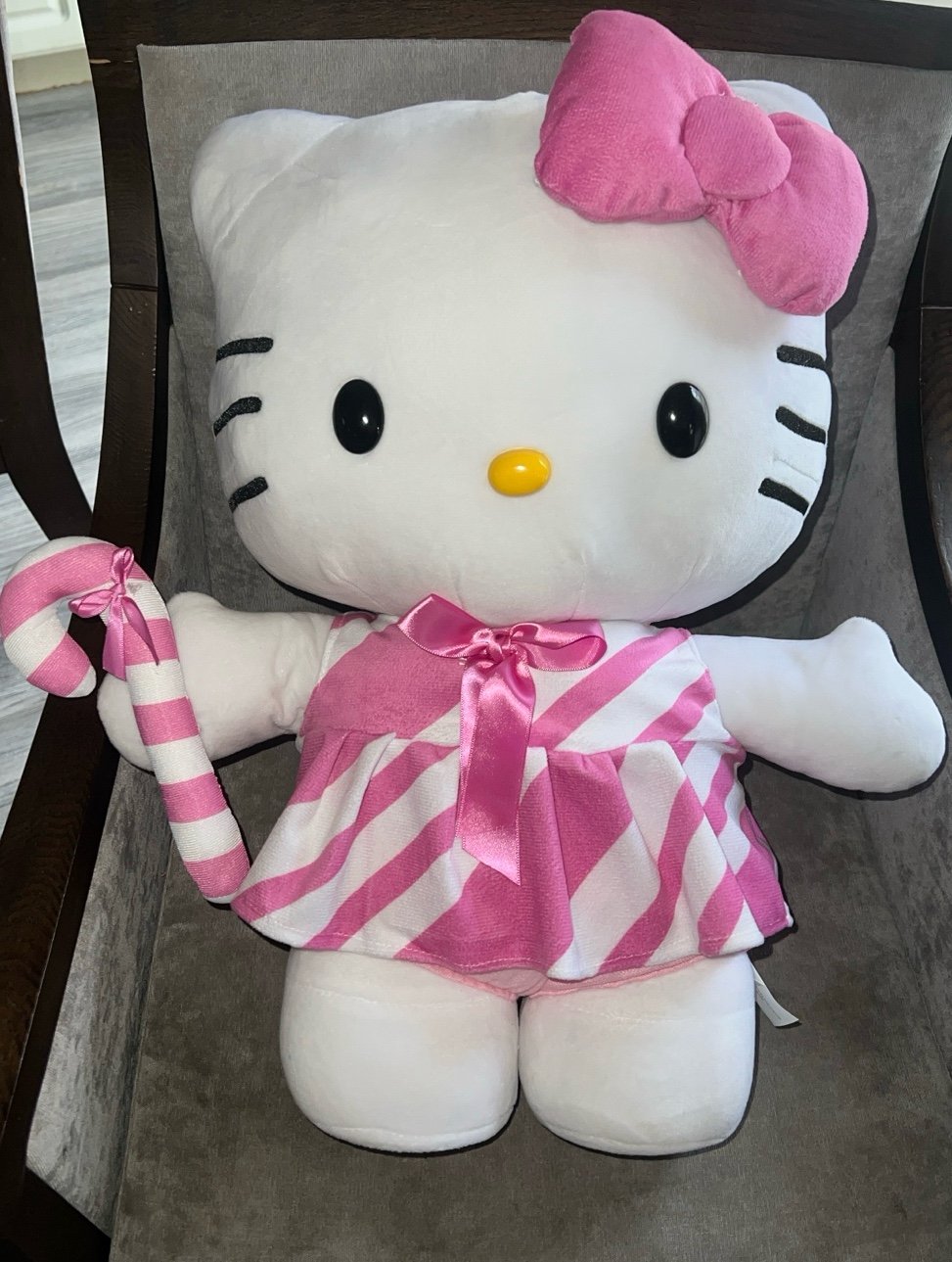 Hello Kitty candy cane Greeter