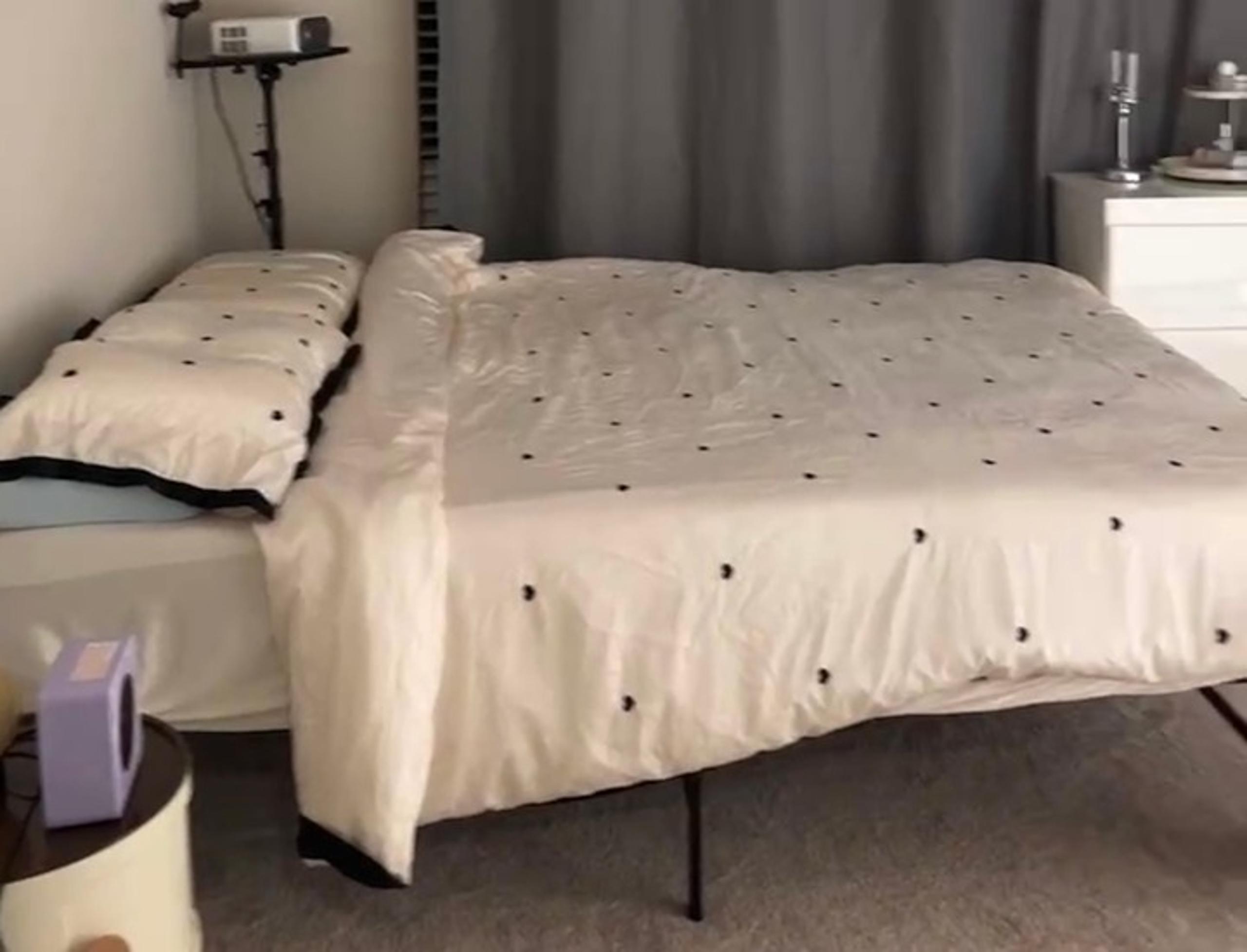 Elegant 4-Piece White Bedding Set – 200×230cm