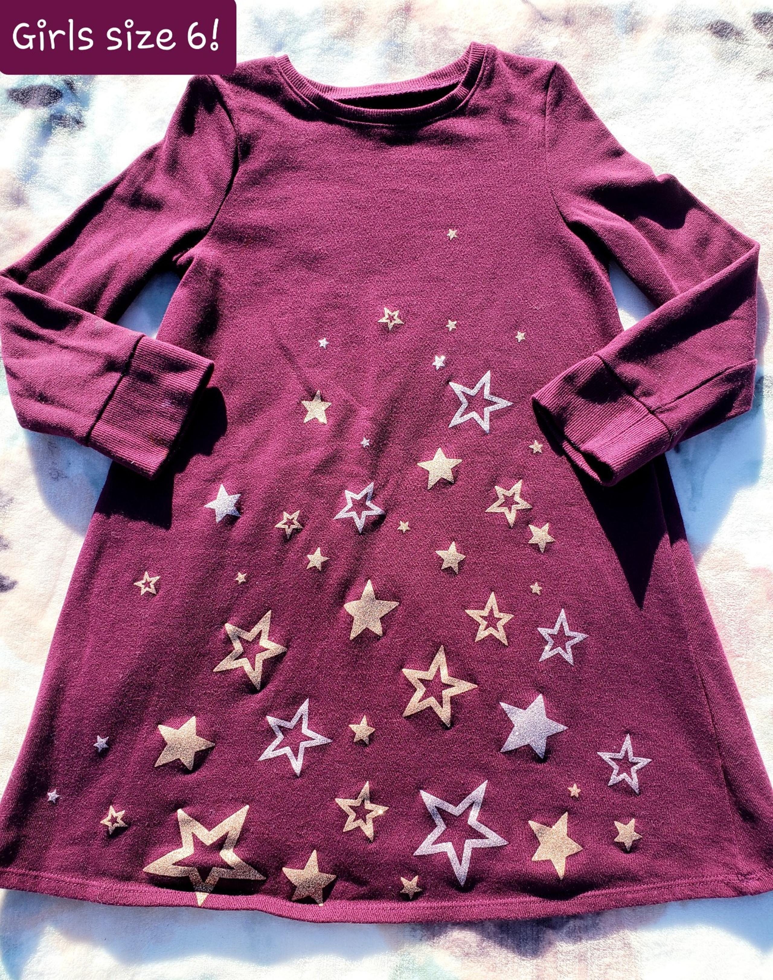 Very cute & cozy gold & silver star sweater dress in girls size 6!