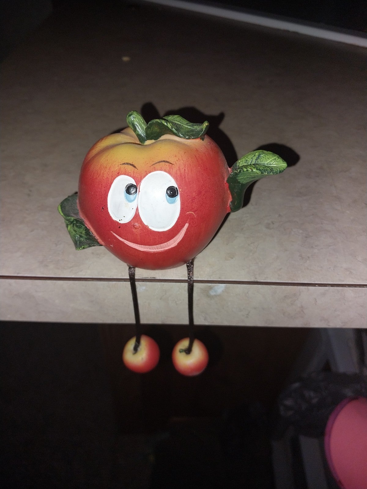 Apple Shelf Sitter