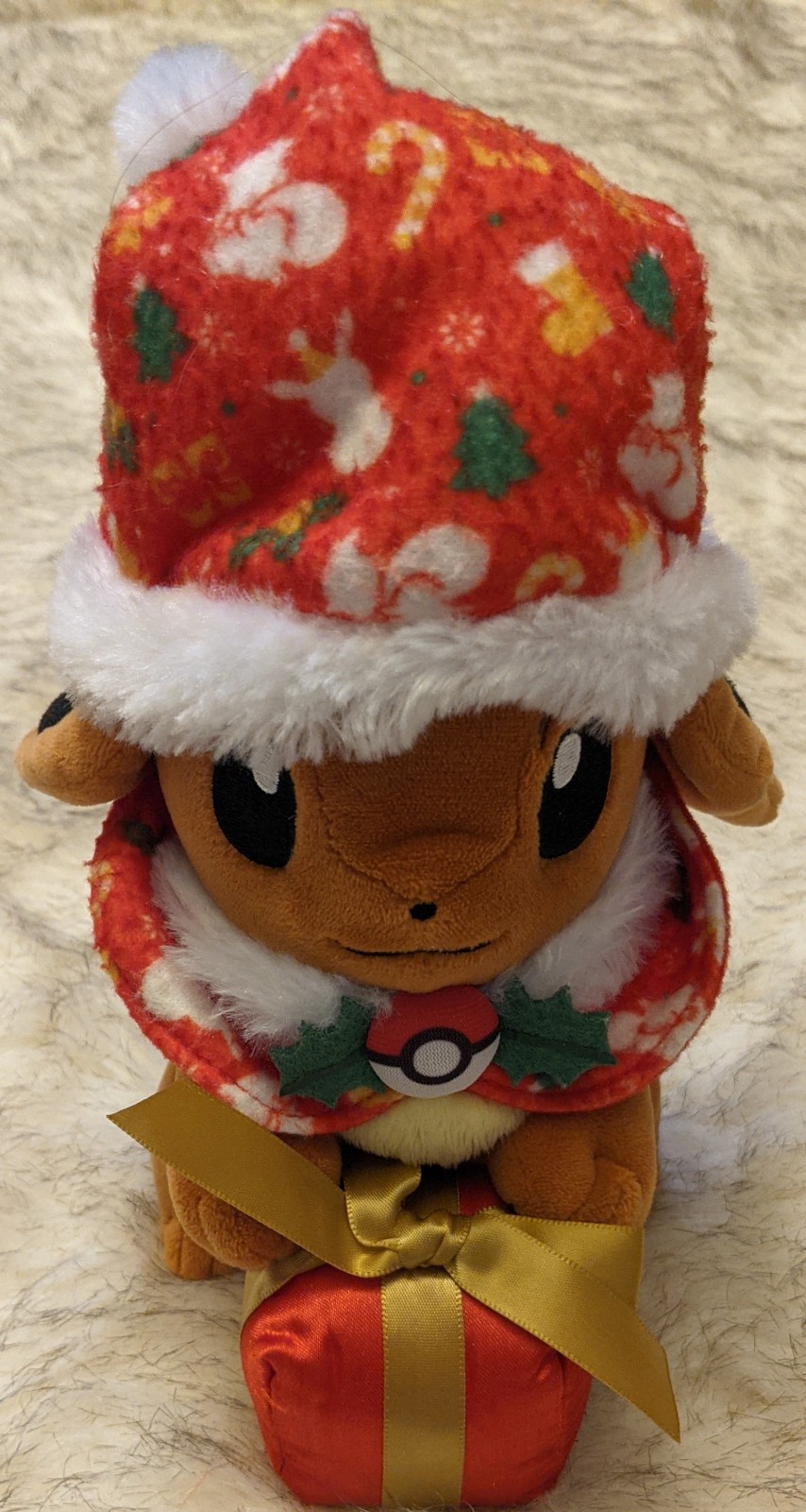 Eevee Christmas Pokemon Center Plush Holding Present Stuffed Toy 2016 Ltd Ed HTF