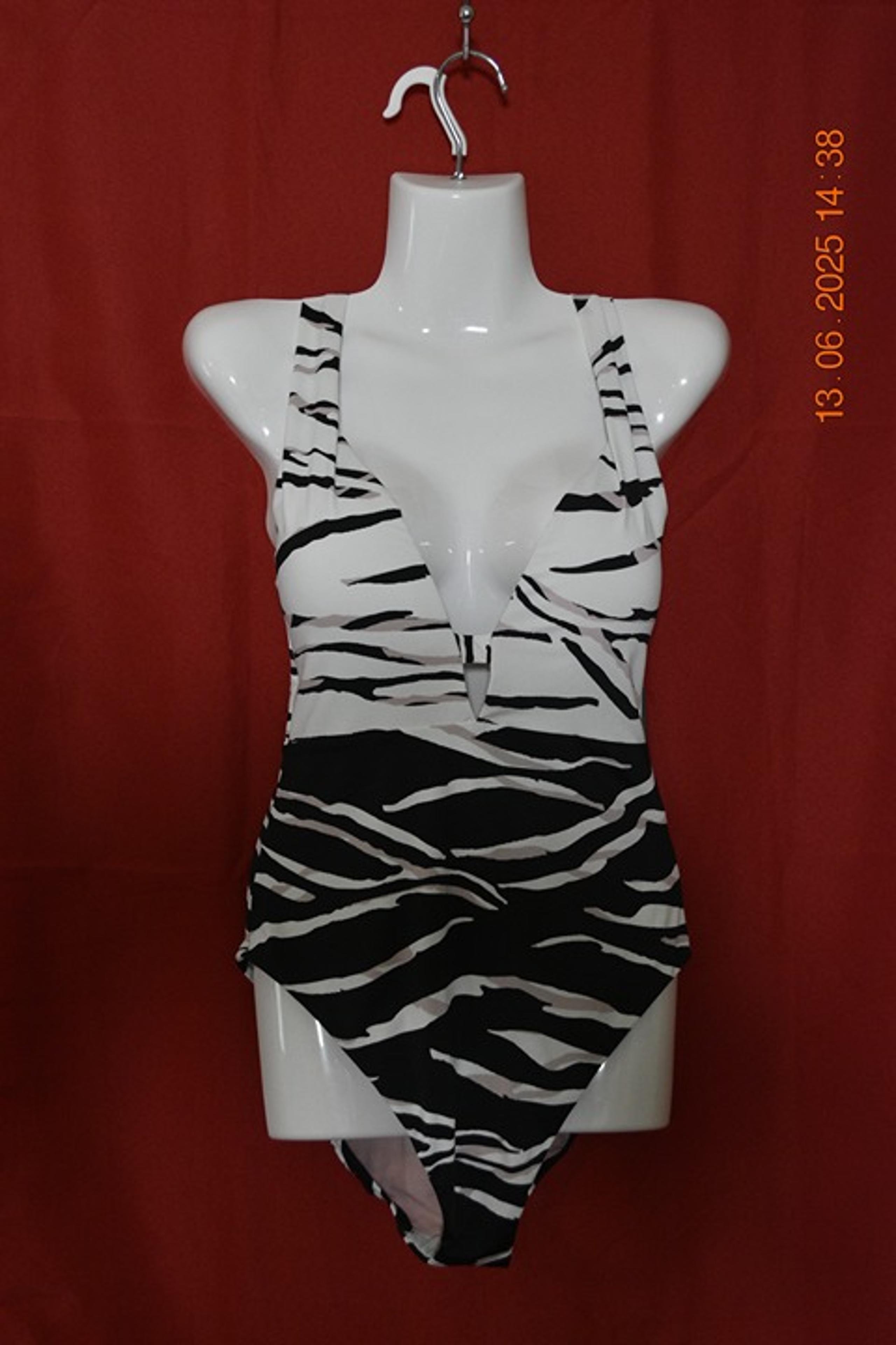NWT bar III One Piece Women's Swimsuit Sz Small
