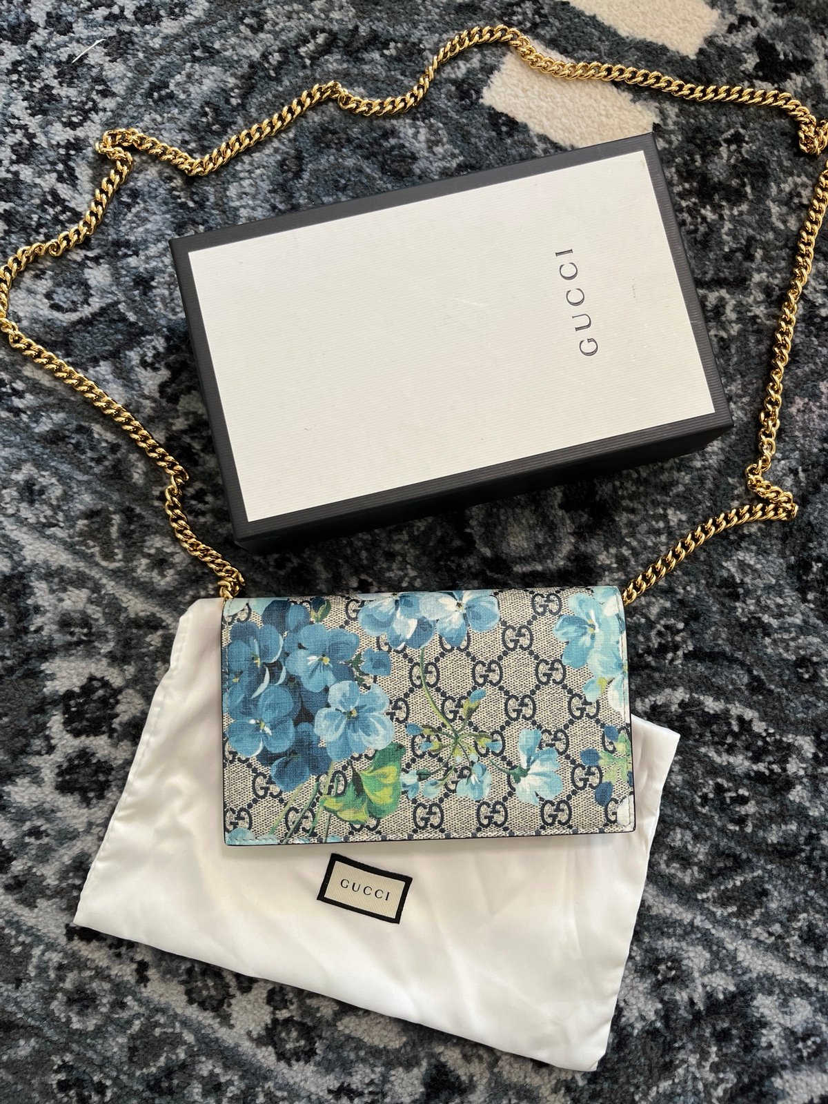 GUCCI Beige GG Supreme Canvas Blue Blooms Wallet On Chain