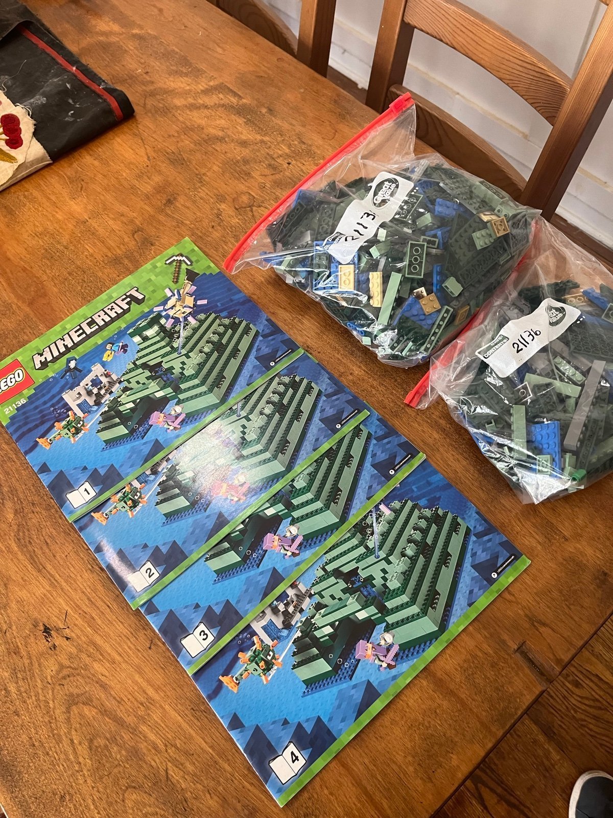 Ocean monument Lego Minecraft 21136