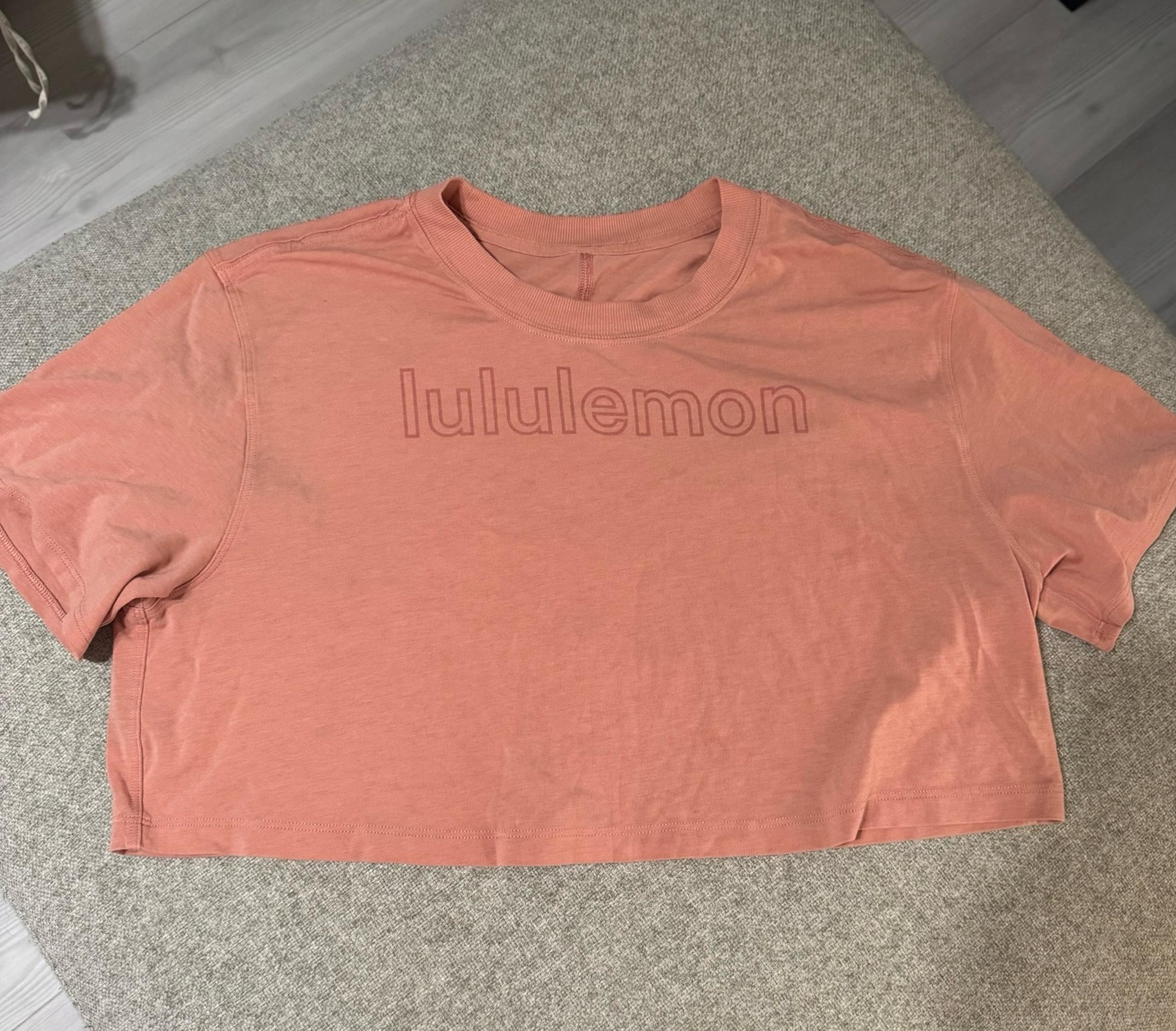 Lululemon cropped t shirt