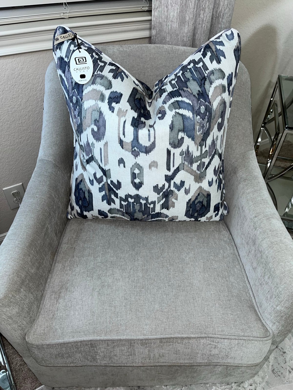 1-NWT CALLISTO HOME IKAT DESIGN DECORATIVE PILLOW