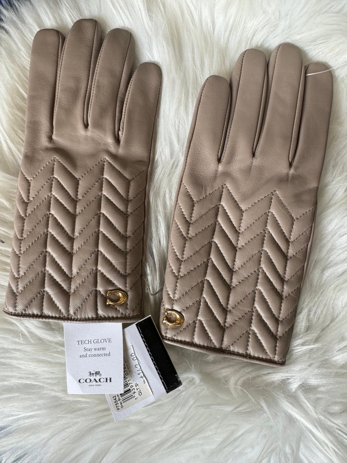 Coach Sculpted Signature Quilted Leather Tech Gloves size 7.5