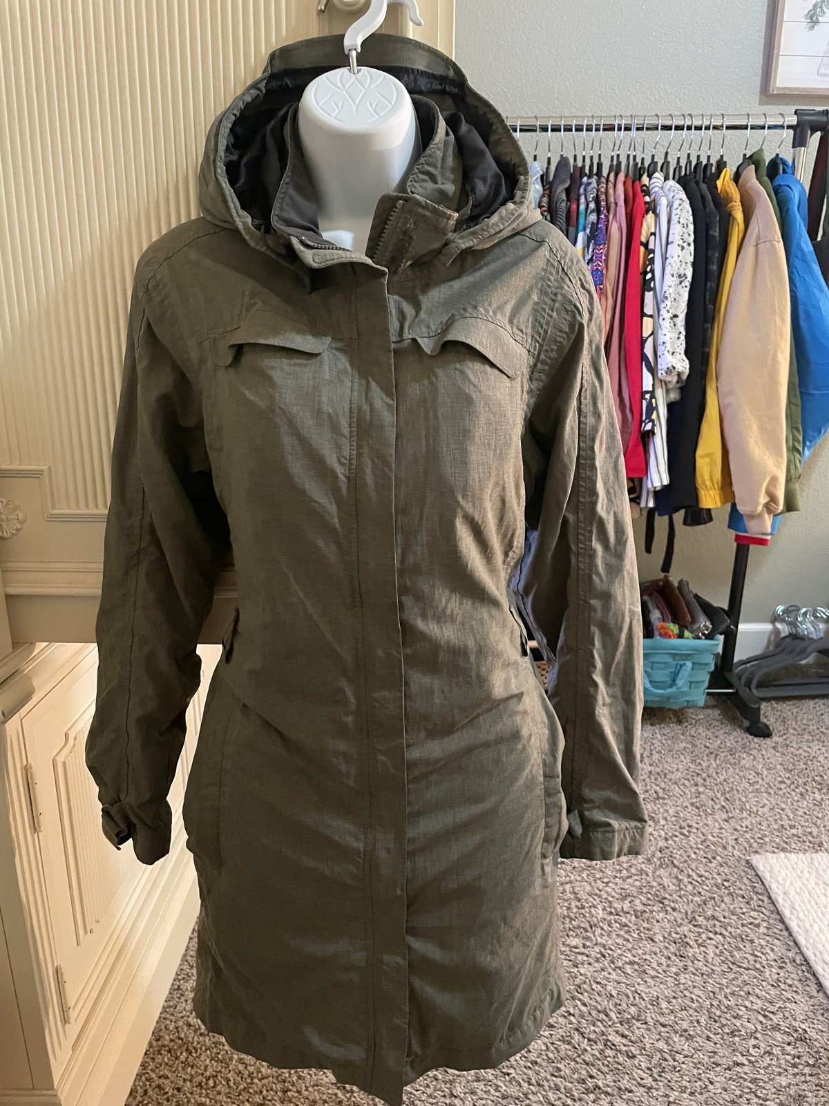 REI Long Raincoat w/hoodie Sz Womens L