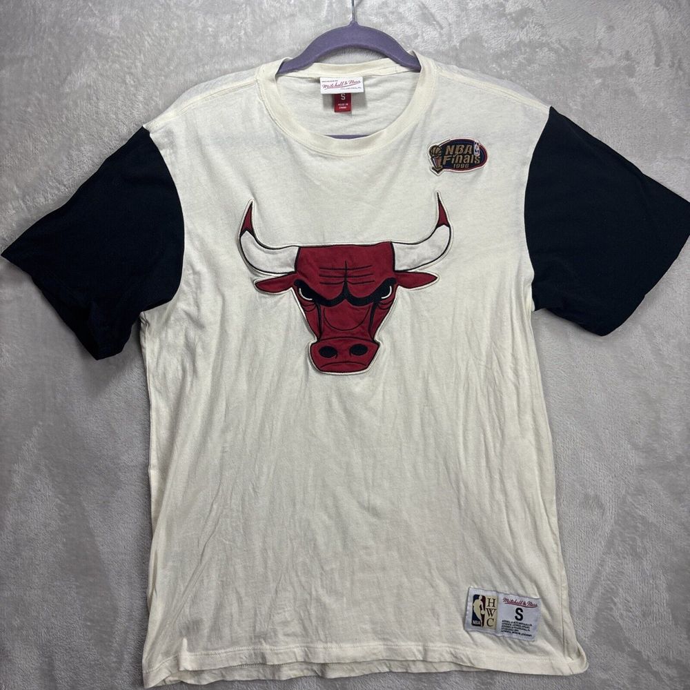 Mitchell & Ness White NBA Finals 1996 Chicago Bulls T Shirt Adult Size Small
