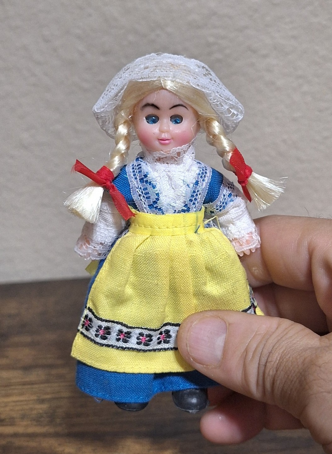 Beautiful Vintage Rare & Hard To Find Handmade SVENSK Nationaldräkt National Dol