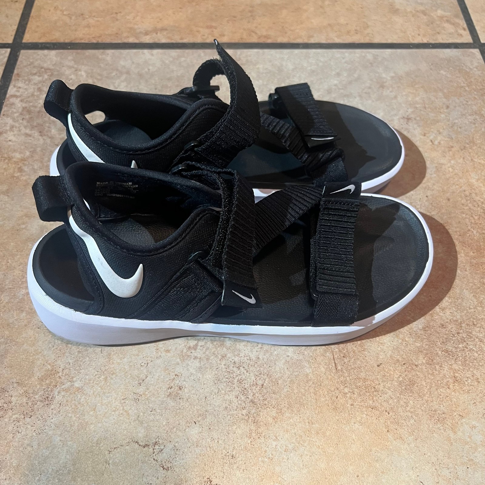 Nike Women's Vista Strappy Casual Black & White Sandals Size 9