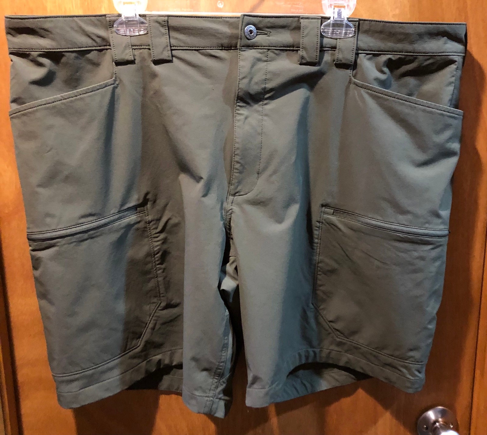Deluth trading mens shorts size 46. Olive green