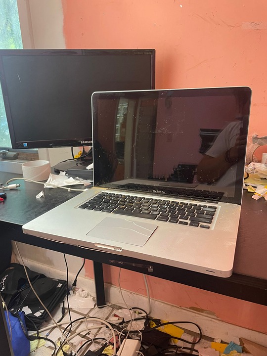Apple MacBook Pro A1286 - 4GB RAM, 350GB HDD, For Parts or Repair