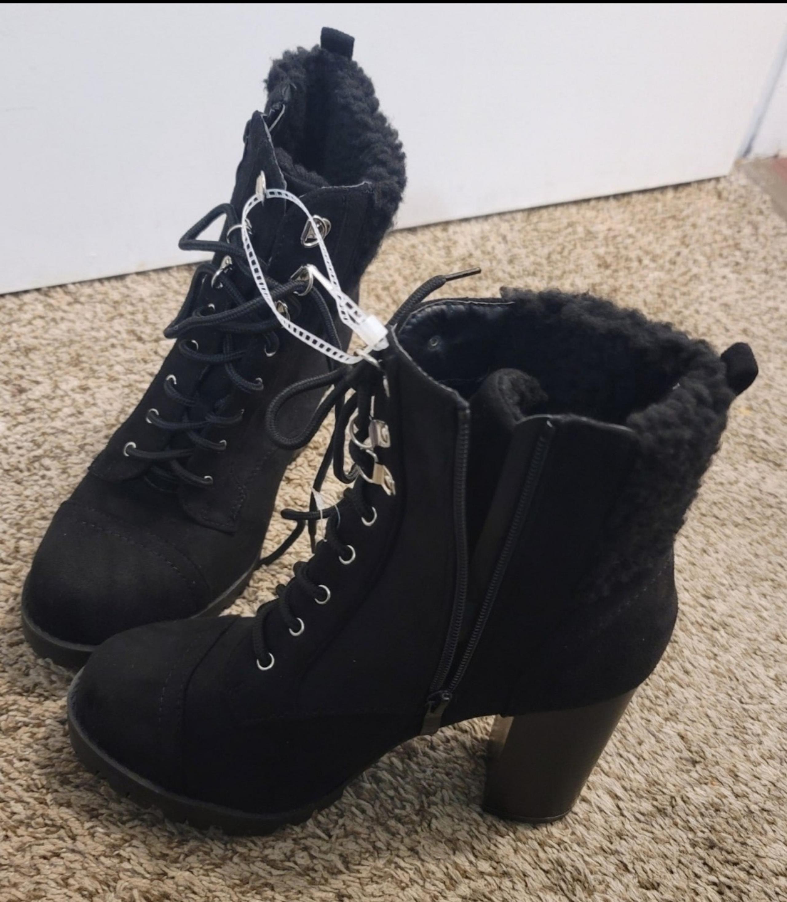 Top Moda Black Fleece Lug Sole Ankle Bootie, High Heels Boots, 10 Size Lace up