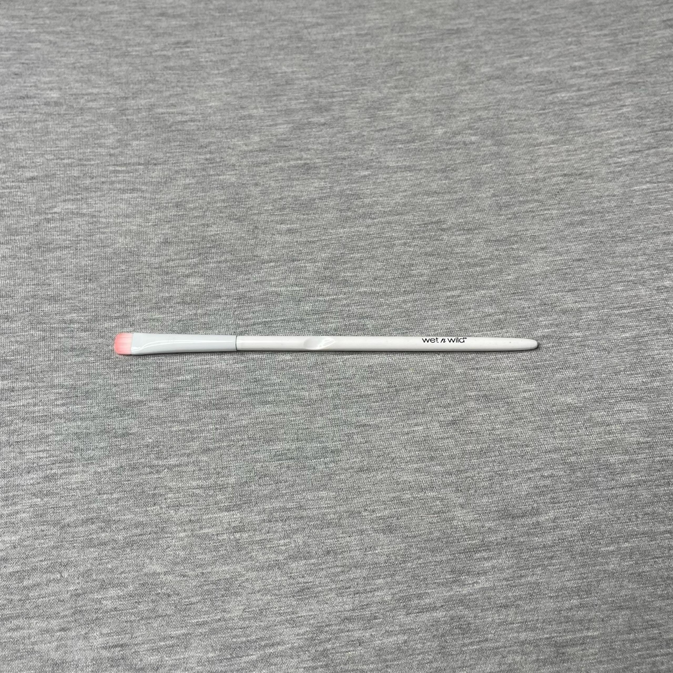 Wet N Wild Flat Smoky Eye Liner Brush