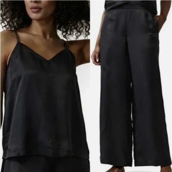Athleta Calm cool Cami and Pant 2 piece sleep / lounge set size medium.
