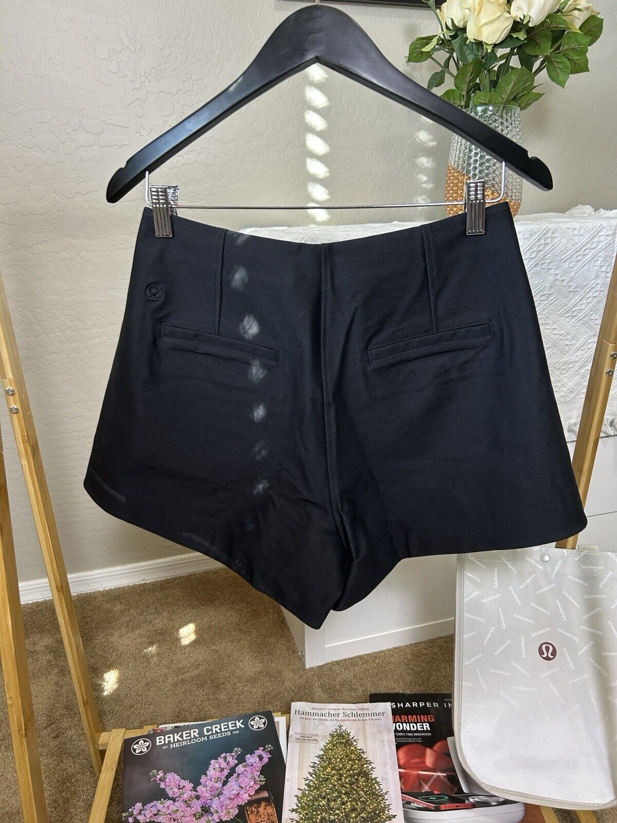 NWT98 Lululemon Utilitech Relaxed Fit HR Short 3.5 - BLACK -Size 4