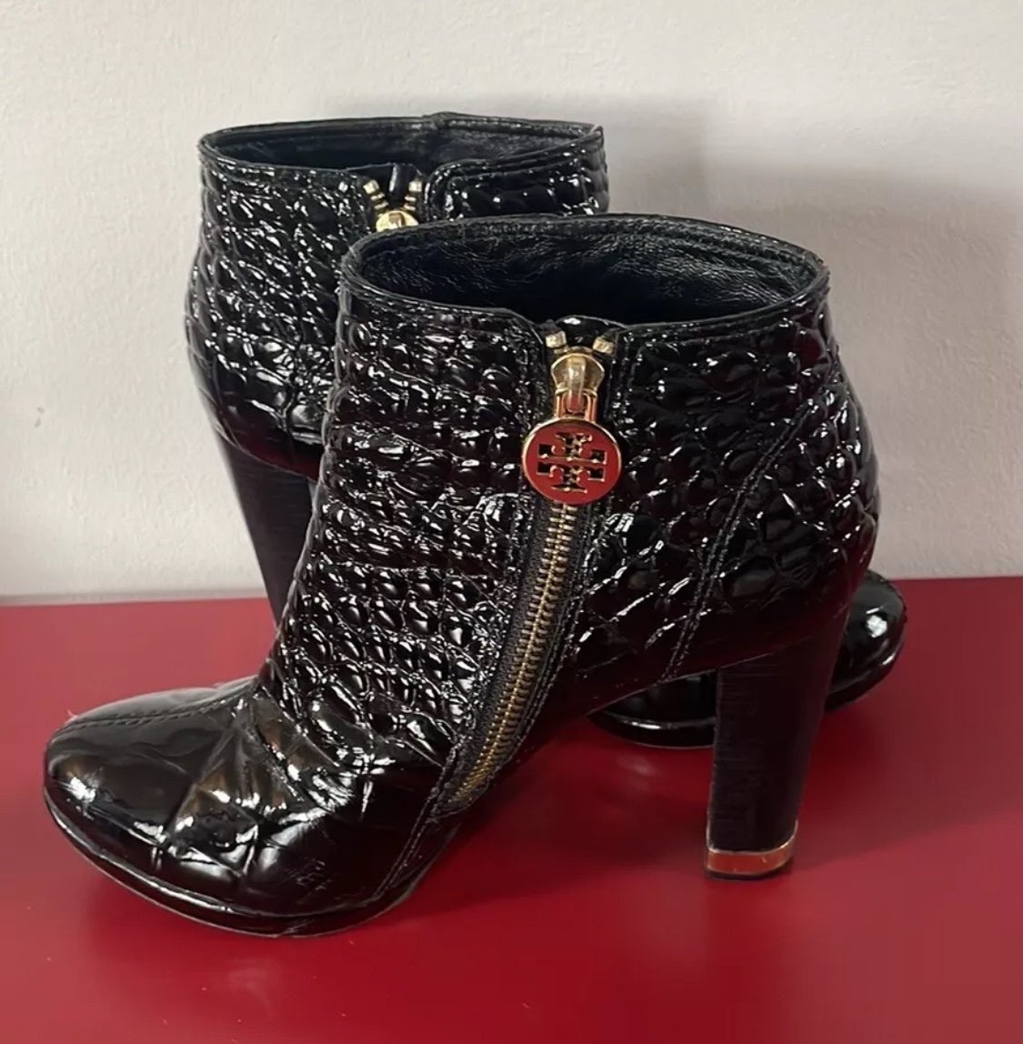 Tory Burch Leigh Black Croc Patent Leather Embossed Ankle Boots - US 7.5