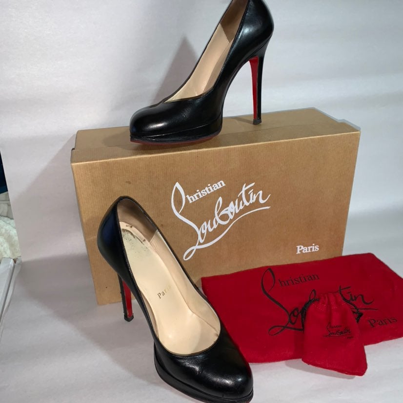 Christian Louboutin size 34 SIMPLE PUMP