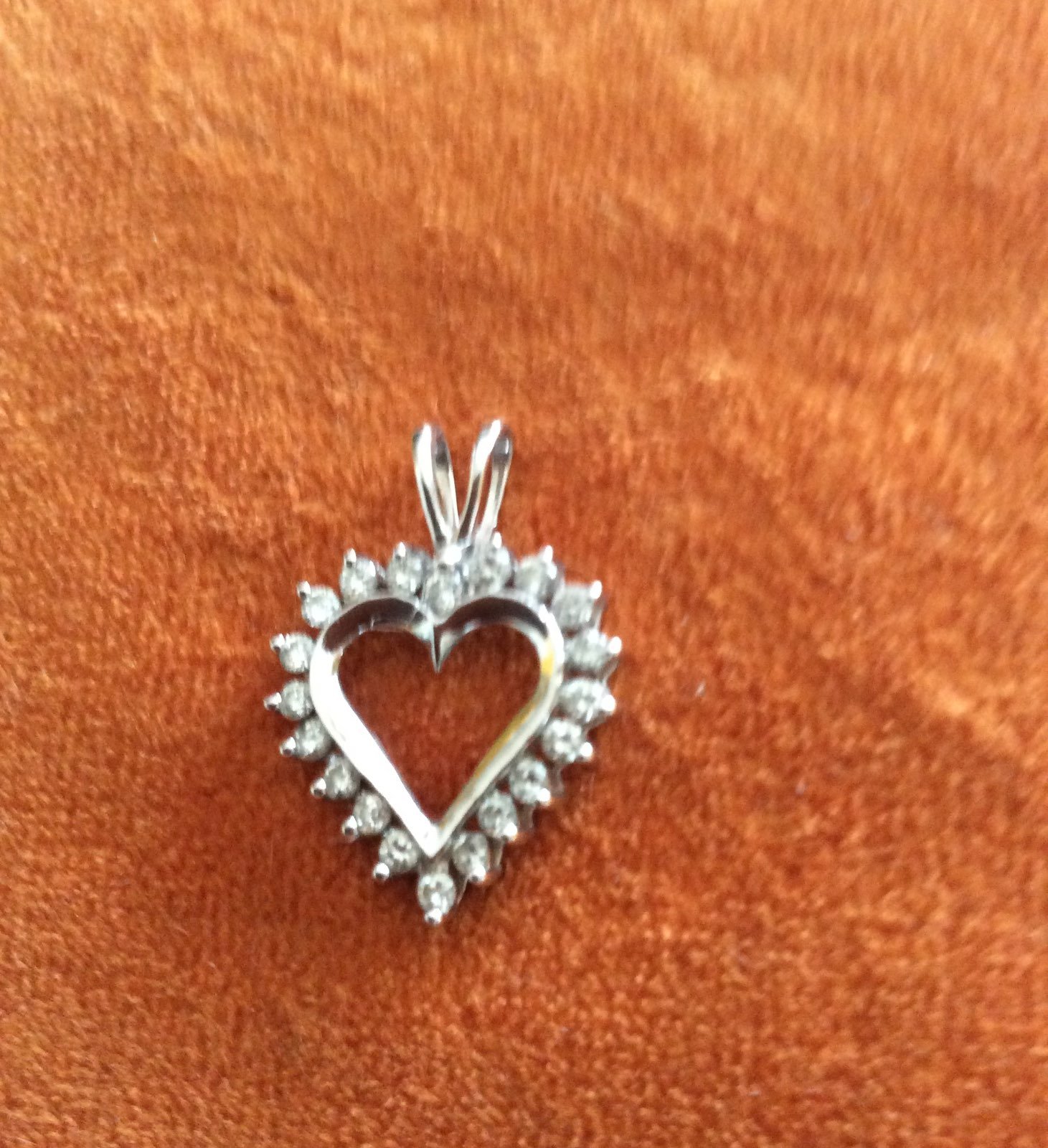 WG diamond heart pendent