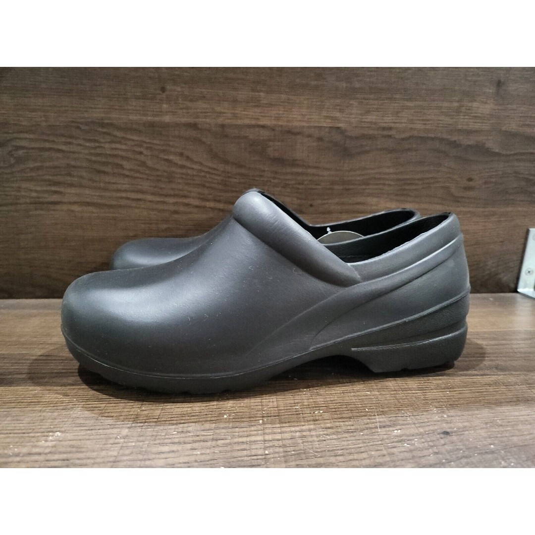 Easy Works by Easy Street Women's Kris Slip-Resistant Clogs Black 5M New
