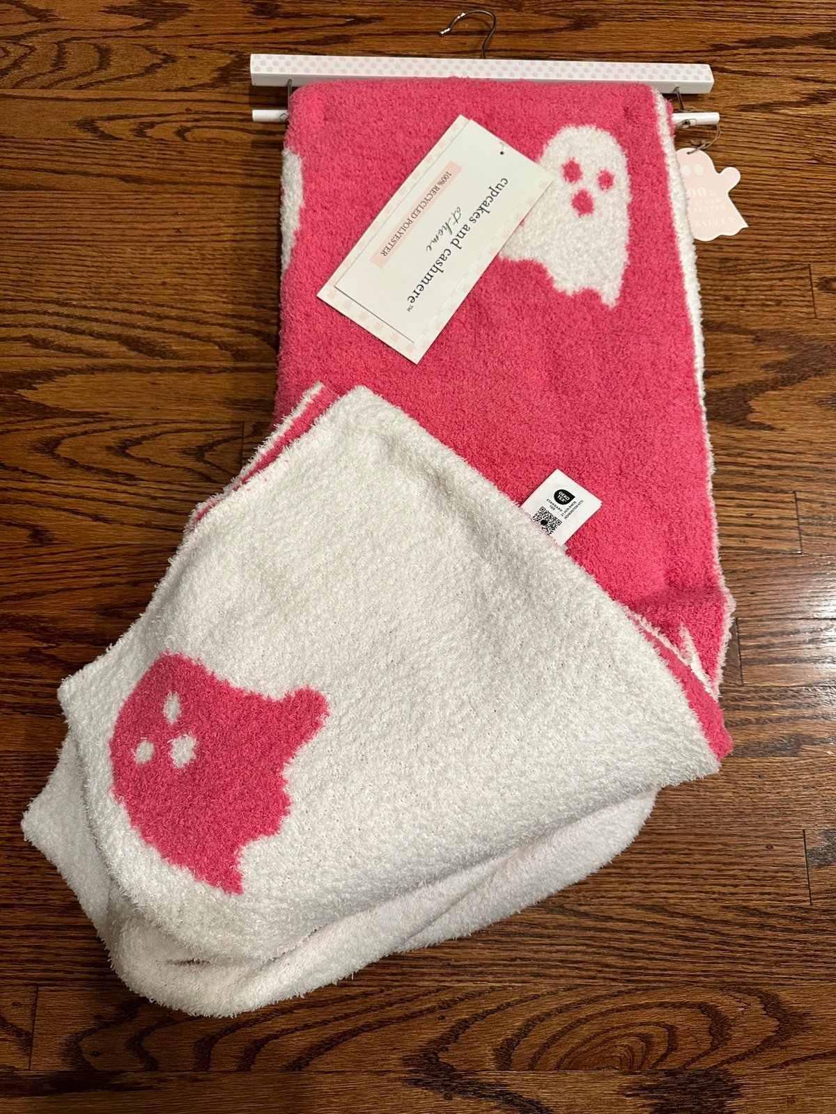 Cupcakes and Cashmere Pink/White Reversible Ghost Throw Blanket Viral TikTok NWT