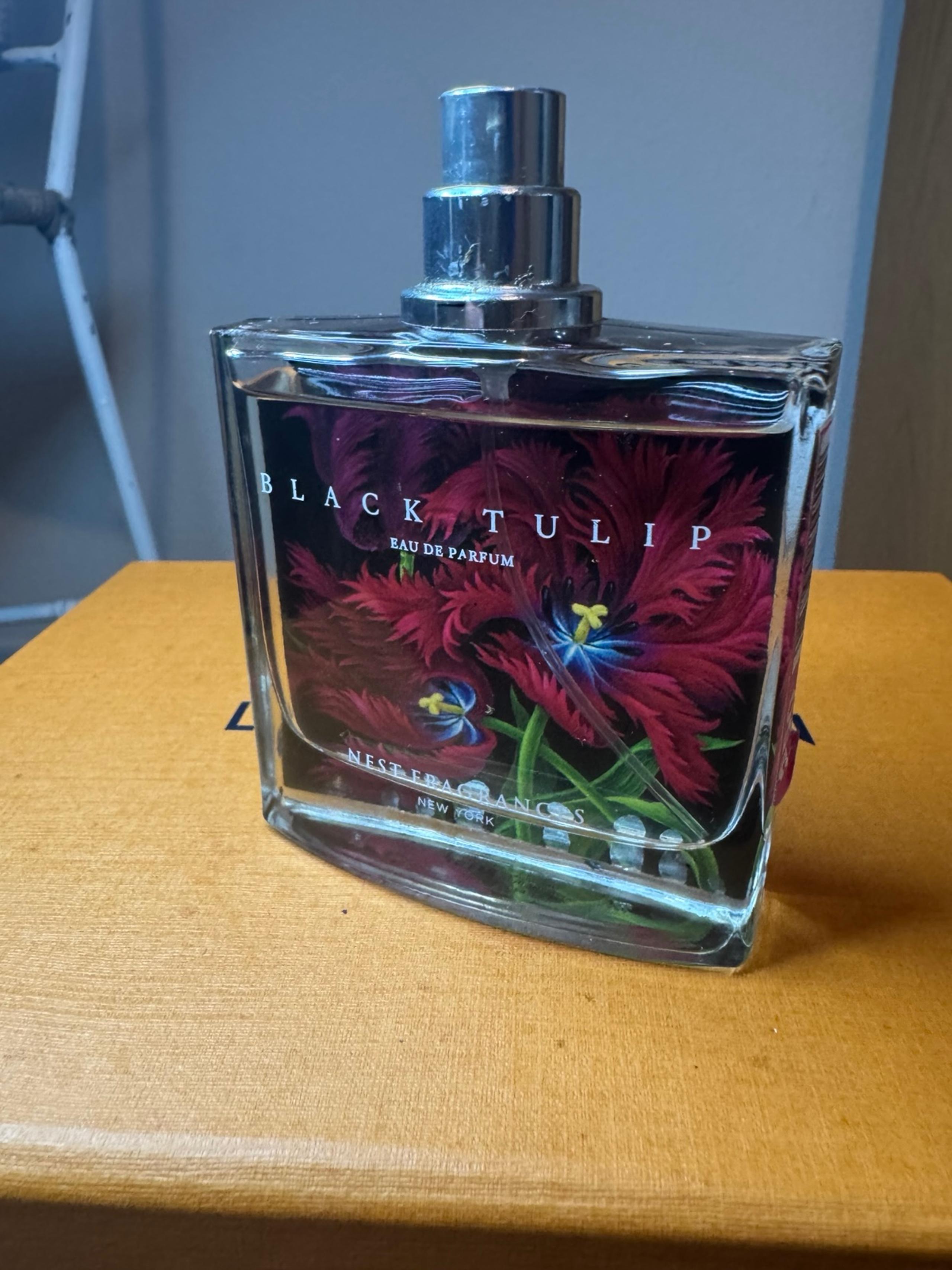 Nest black tulip perfume
