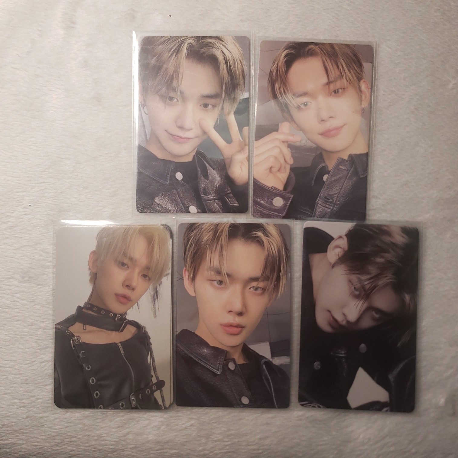 Txt yeonjun gbgb thursdays child photocard set black leather