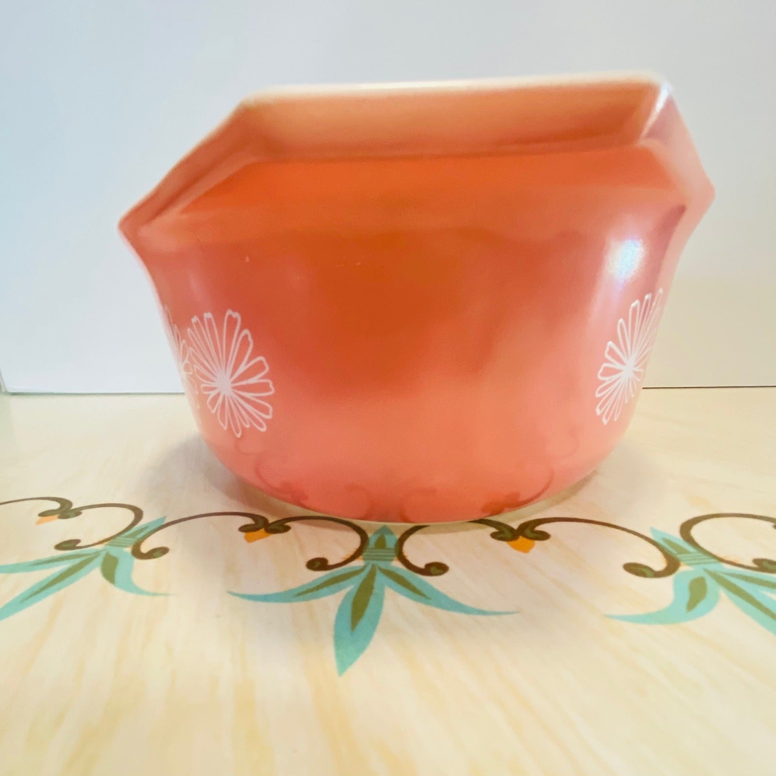 Vintage 1950s Pyrex high quality Pink Daisy 043 Marvelous Mrs Maisel Dish 1.5 Quarts MCM