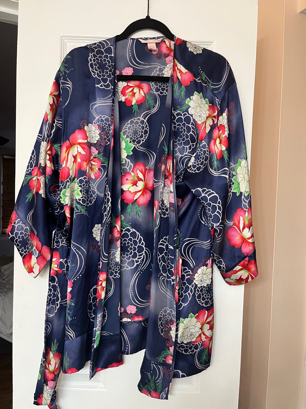 Victoria’s Secret Oriental Blue Floral Silk Kimono Bathrobe, OS