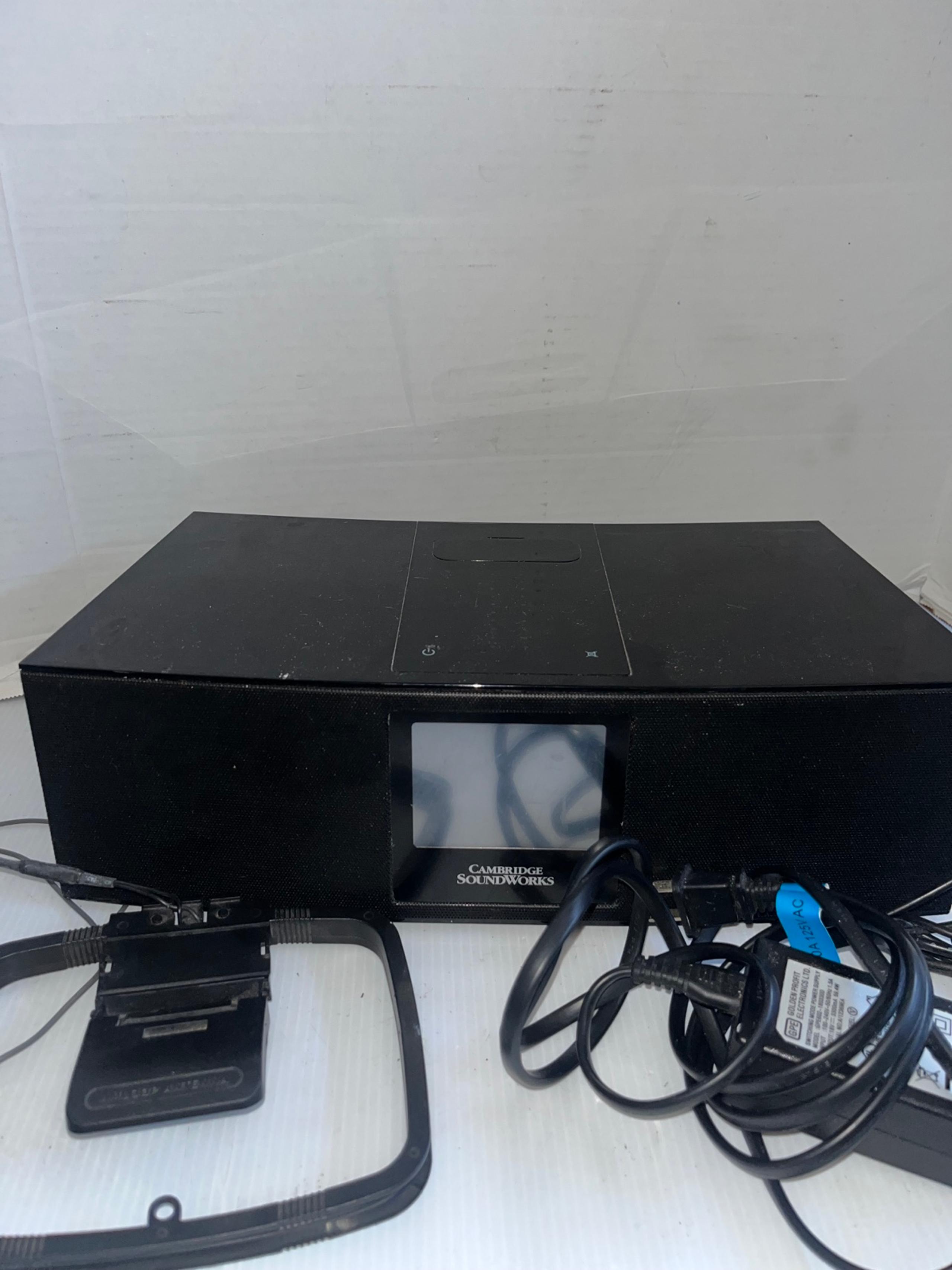 Cambridge SoundWorks Ambiance Touch CW0380 Radio with Pandora iPod Alarm