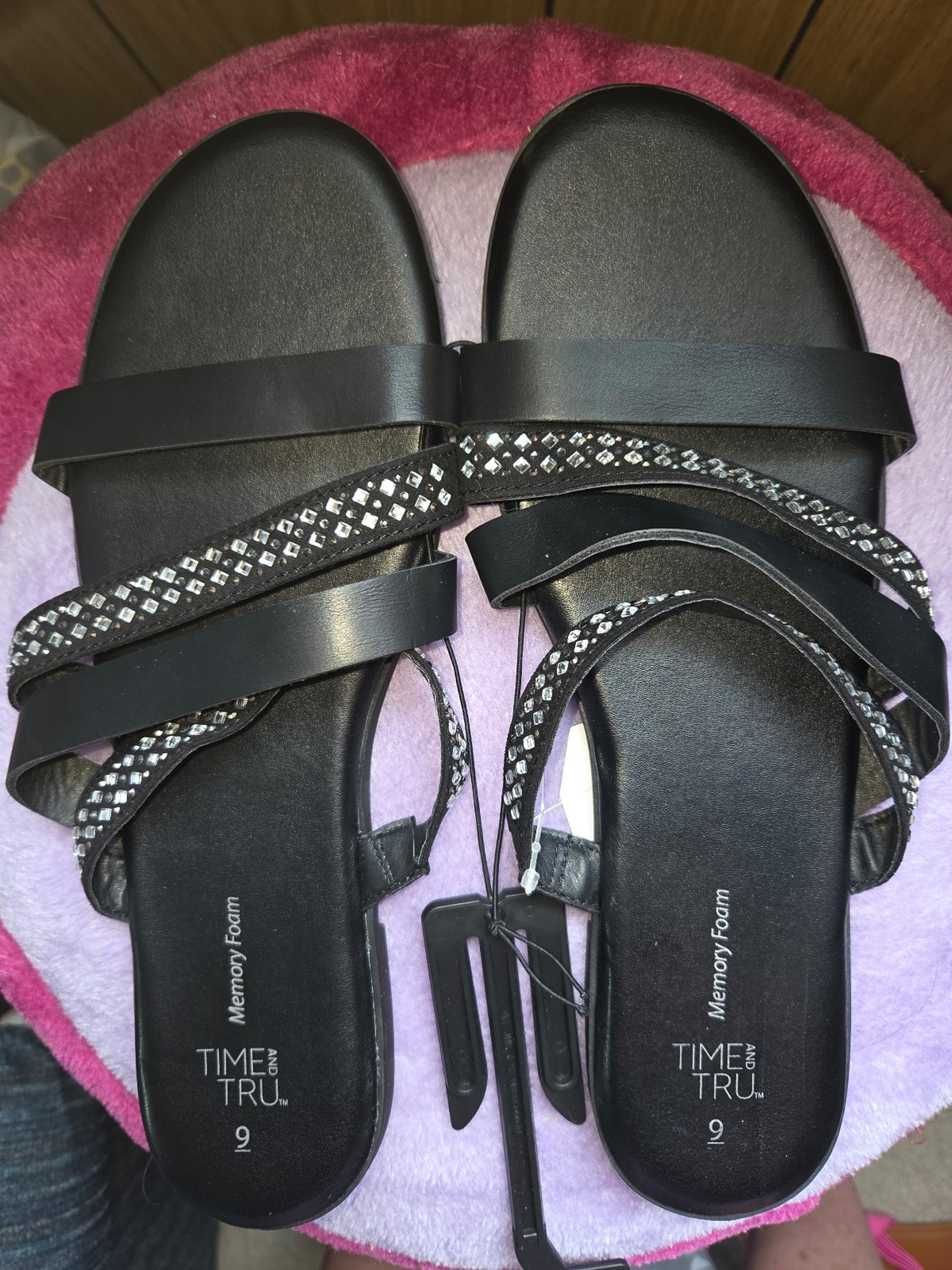 Time and tru sandals with memory foam 9
