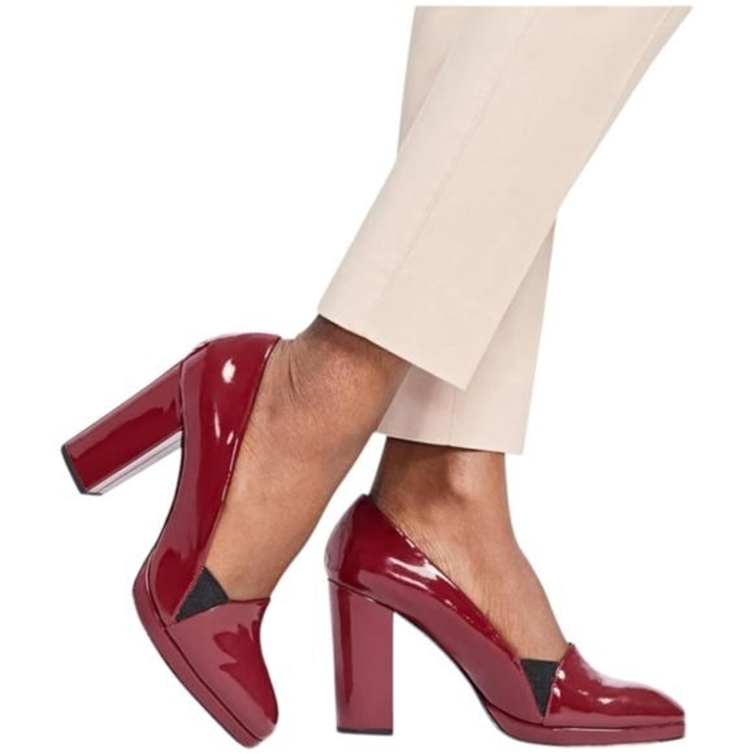 Brooks Brothers Red Patent Block Heel Pumps Size 7½
