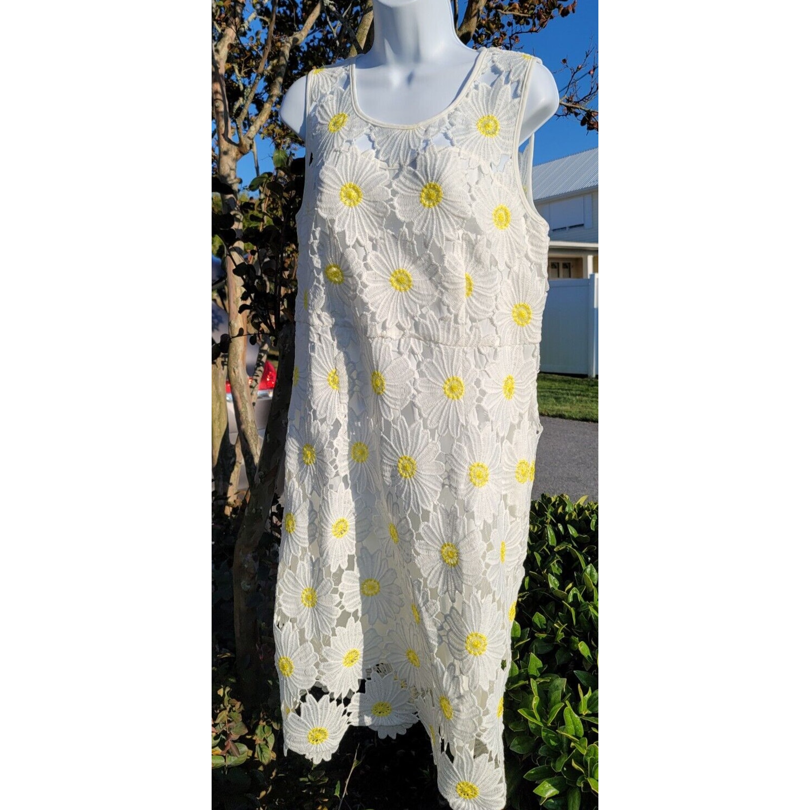 Size 12 Monroe and Main White Lace Macrame Style Daisy Dress NEW Sleeveless