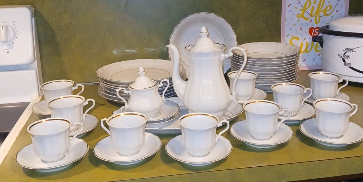 Walbrzych Poland “Empire” White & Gold Porcelain Dinner + Tea Set – 40-Piece Vtg