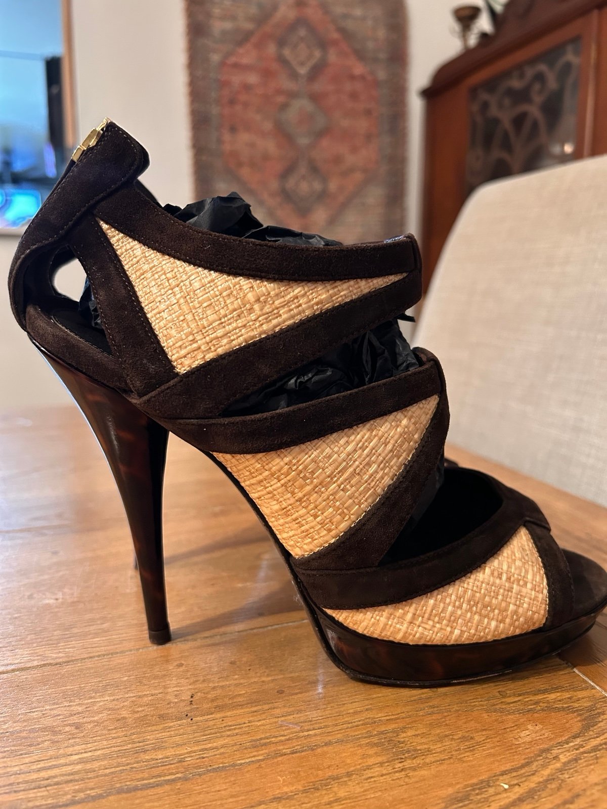 Authentic Fendi Heels size 40 chocolate brown suede/basket weave/tortoise shell