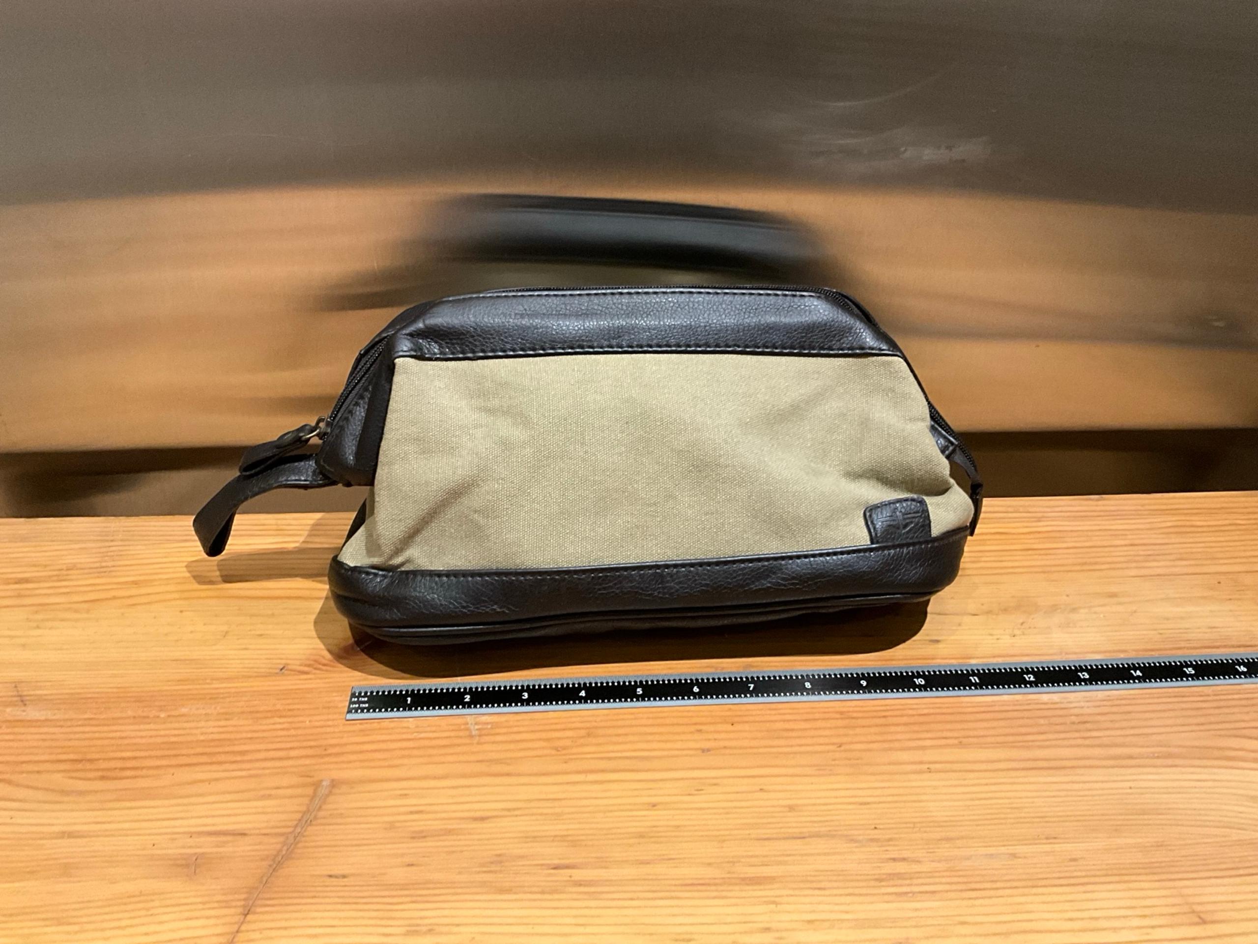 Dockers Khaki Tan Brown Cotton Canvas Vegan Leather Zip Dopp Bag Sturdy