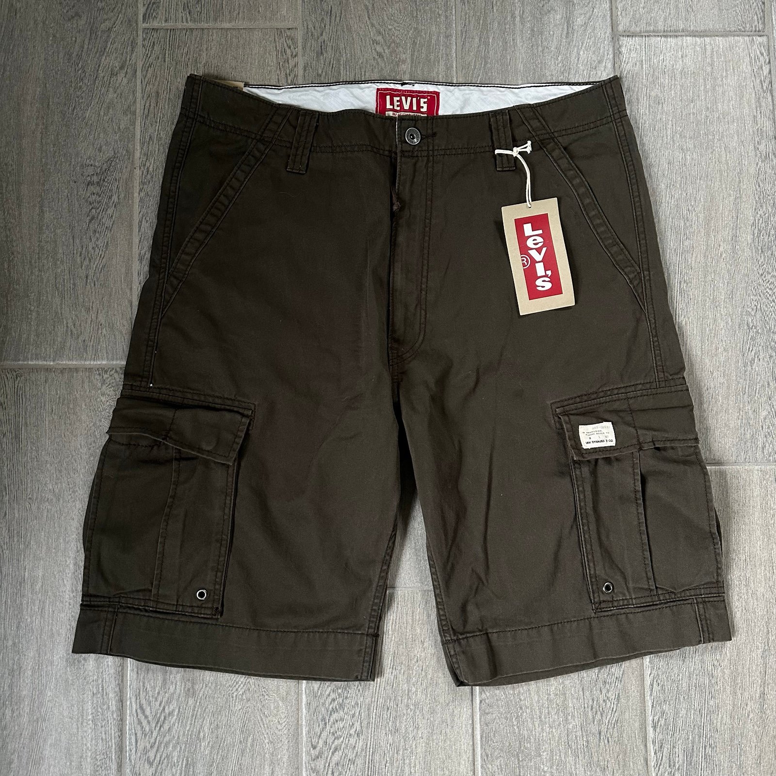 Vintage Style Levi’s Cargo Shorts Mens Size 38 NWT
