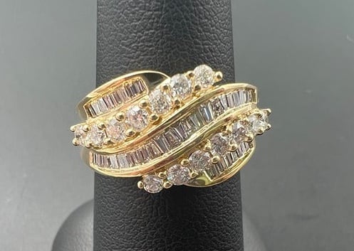 ESTATE 14K YG YELLOW GOLD ROUND BRILLIANT BAGUETTE CUT DIAMOND BAND RING SZ 6.5