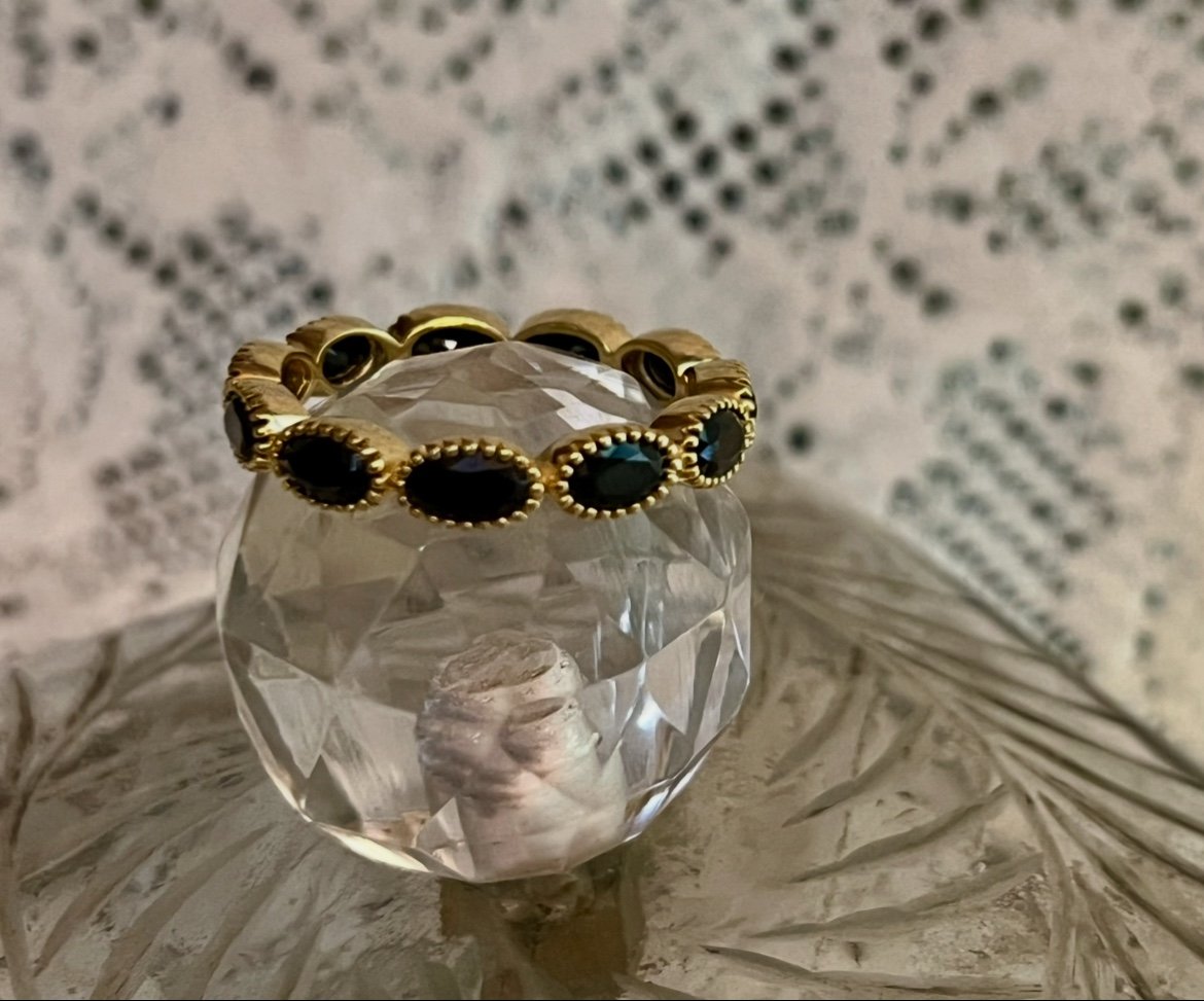 VINTAGE Black Spinel Eternity Band - Gold Tone Black Stone Wedding Ring - SIZE 8