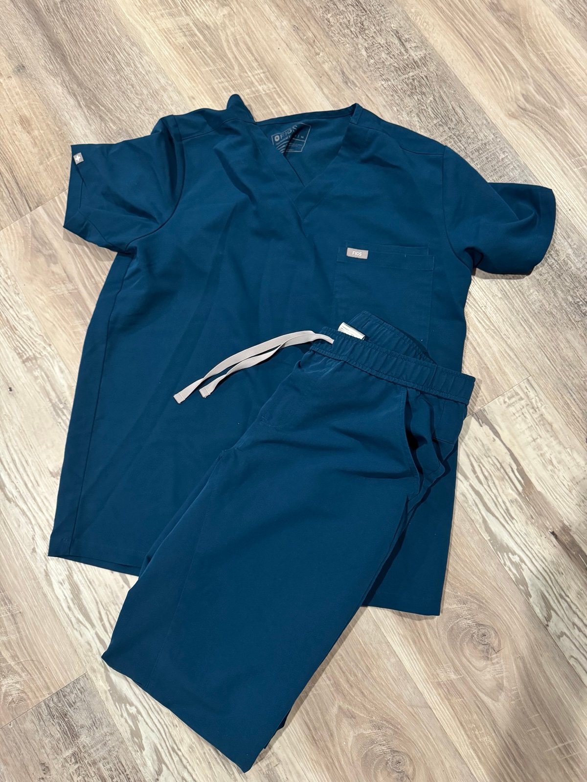 Men’s Figs scrubs set