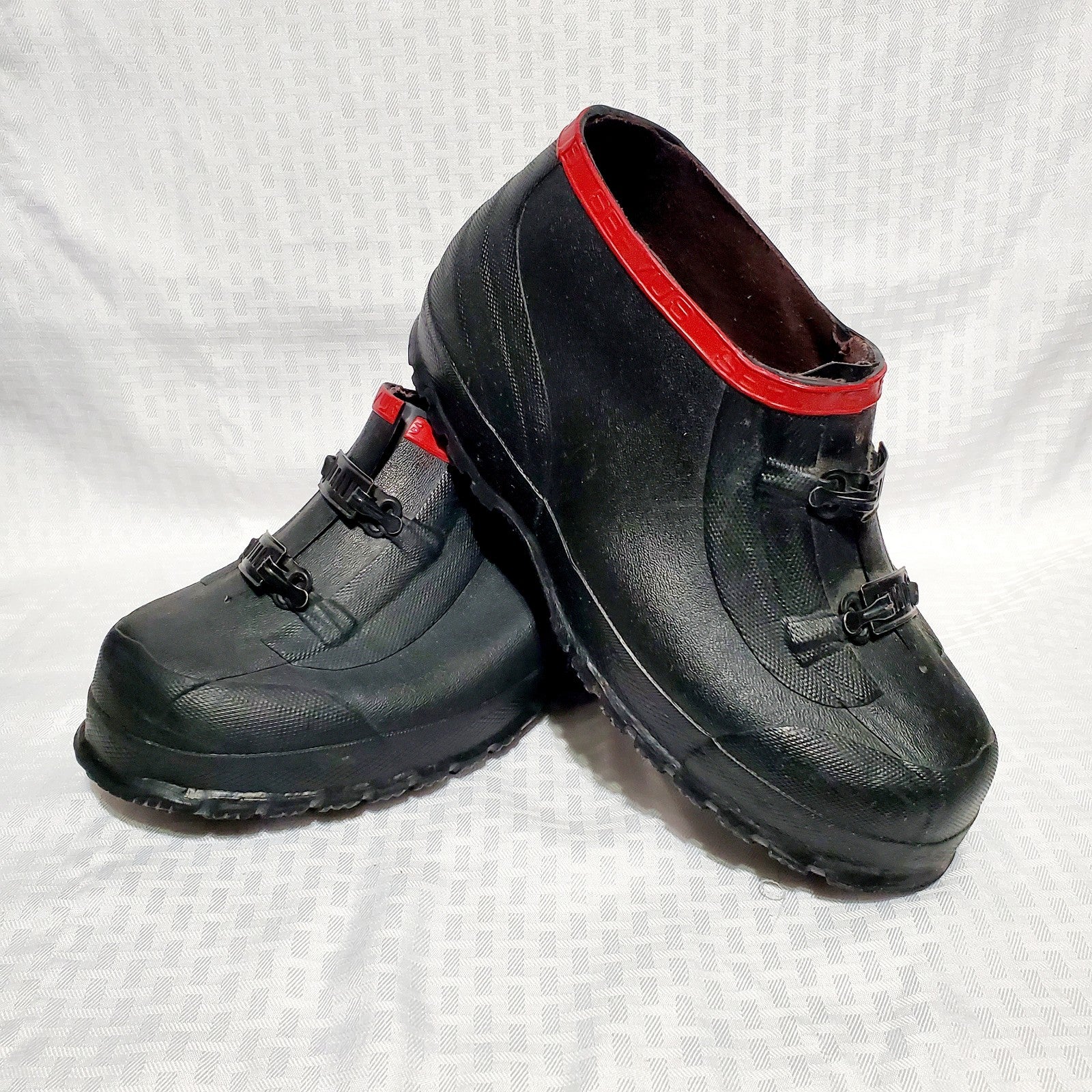 Servus Overshoe Ankle Shoe Plain Ribbed Black/Red Size 10.
