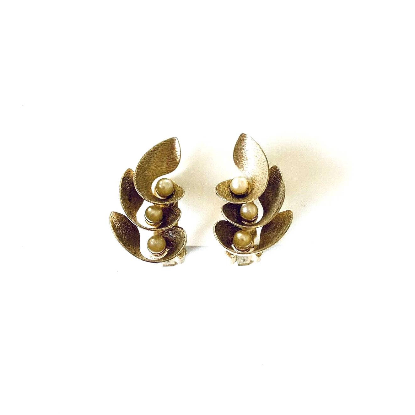 VTG Estate Flower Gold Clip On Earrings