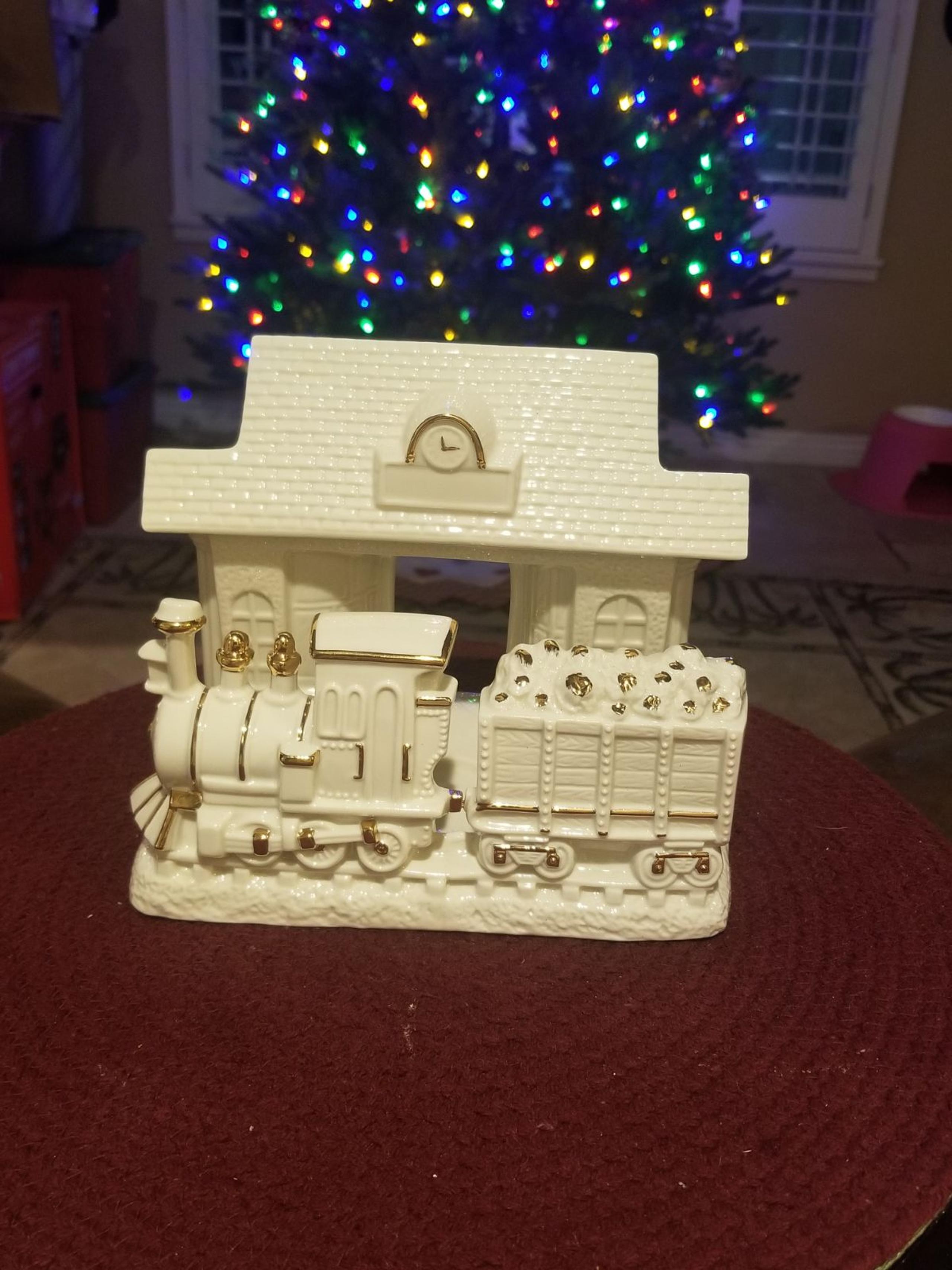Lenox train/station candle holder new