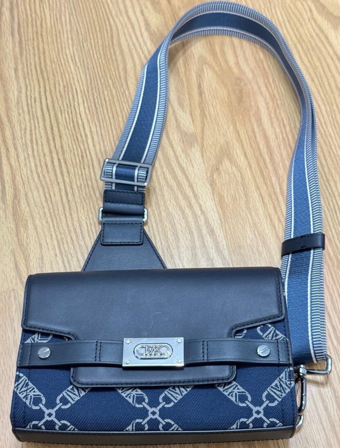 Michael Kors Hudson East West Flap Crossbody Sling Bag