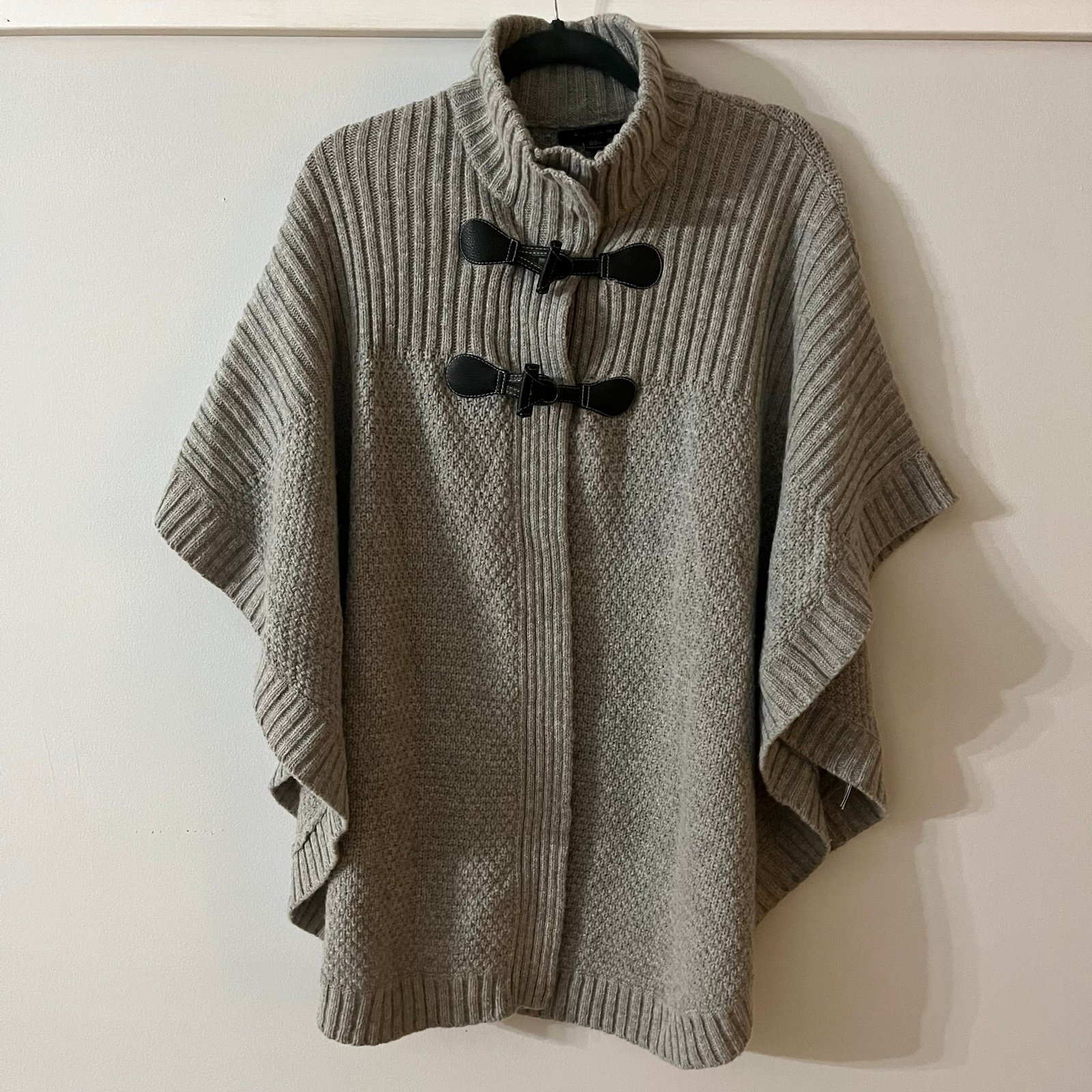 Tahari fall knit poncho style sweater - grey Aize M. Wool blend